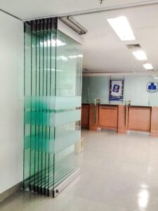 Pabrikasi & Instalasi Pintu Lipat Kaca Lubuklinggau – KacaTempered.co.id